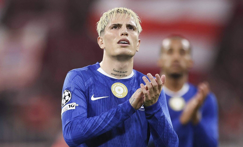 anh-trai-cua-garnacho-gay-tranh-cai-vi-phan-ung-voi-cdv-man-u