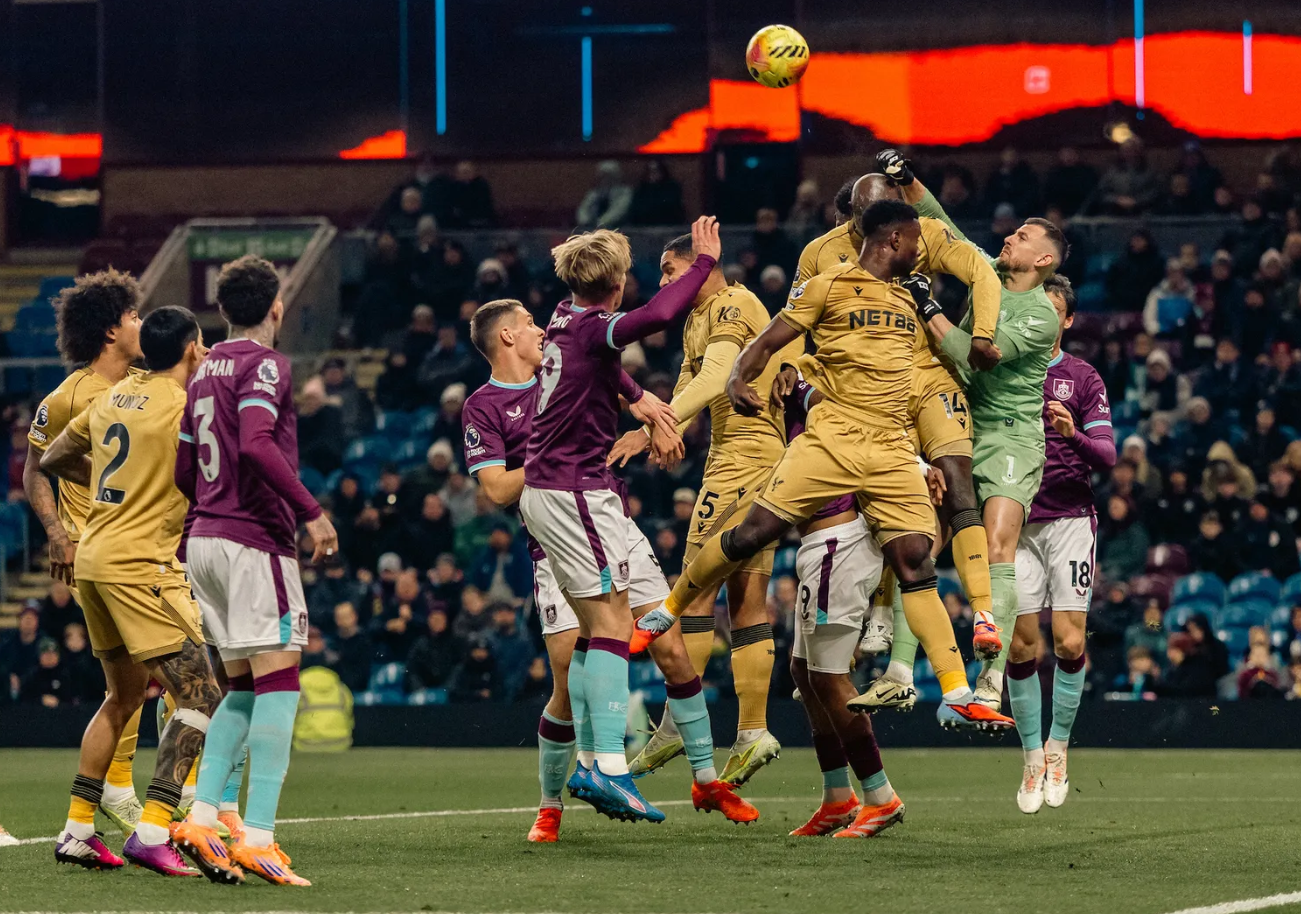 Burnley vs Crystal Palace (02:30 – 04/12) | Xem lại trận đấu