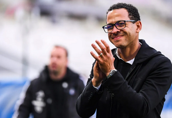 Rosenior thận trọng với Mudryk: Chelsea chưa vội khép lại cánh cửa